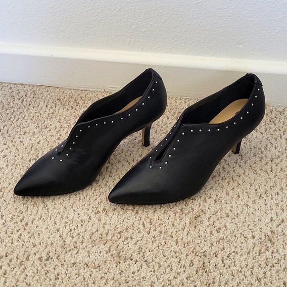 Bella Vita Pumps - Picture 2 of 13